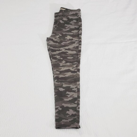 LEVI STRAUSS- 720 HIGH RISE SUPER SKINNY CROP STRETCH CAMO PANTS - Picture 4 of 12